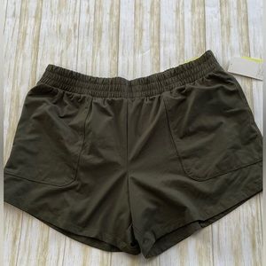 Woman’s pull on athletic shorts size L